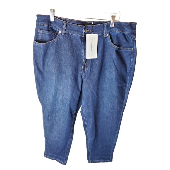 BloomChic Medium Wash Capri Jeans, NWT, Size 18 - Picture 1 of 6